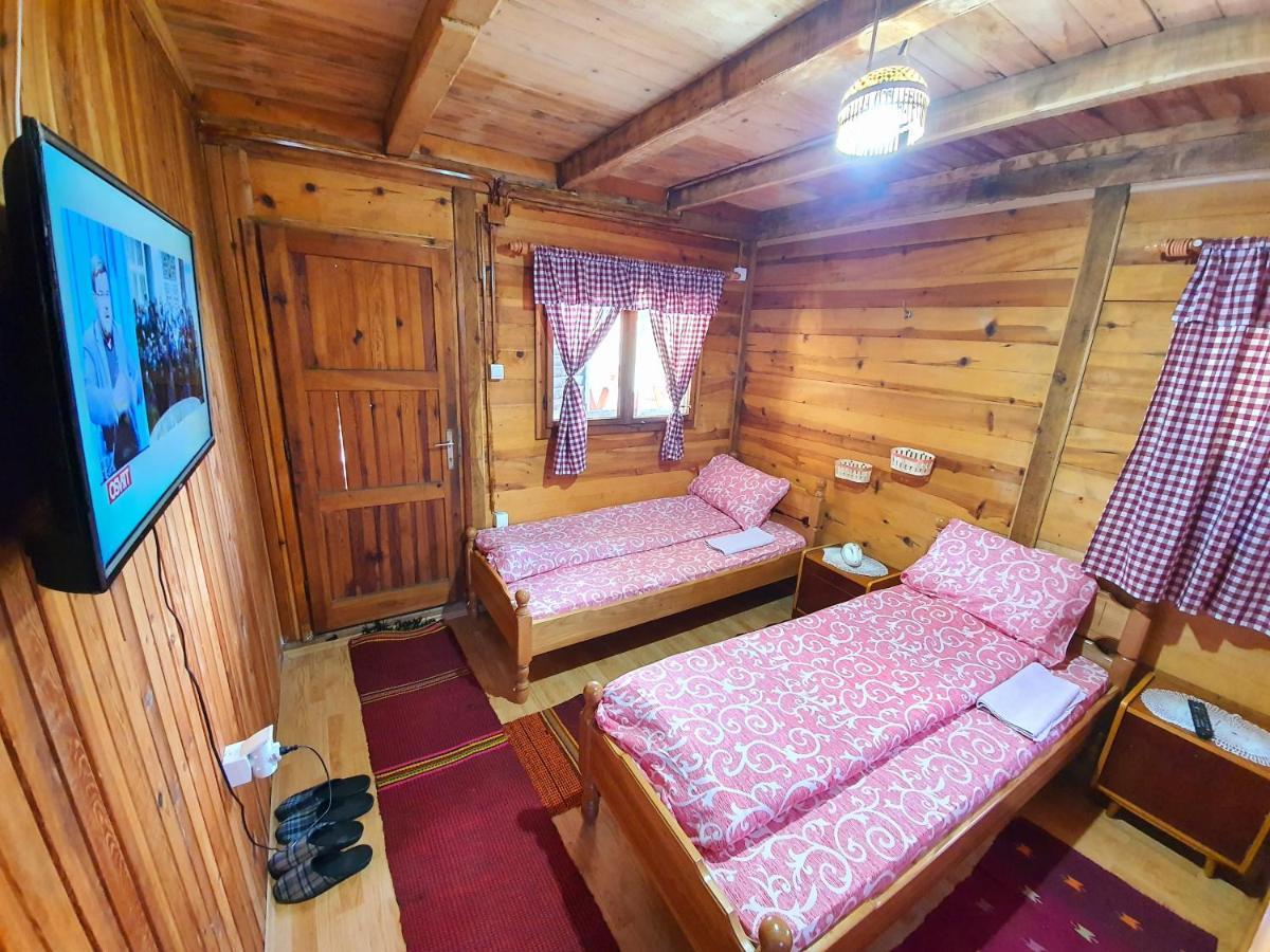 Log Cabin Uvac Nova Varos Luaran gambar