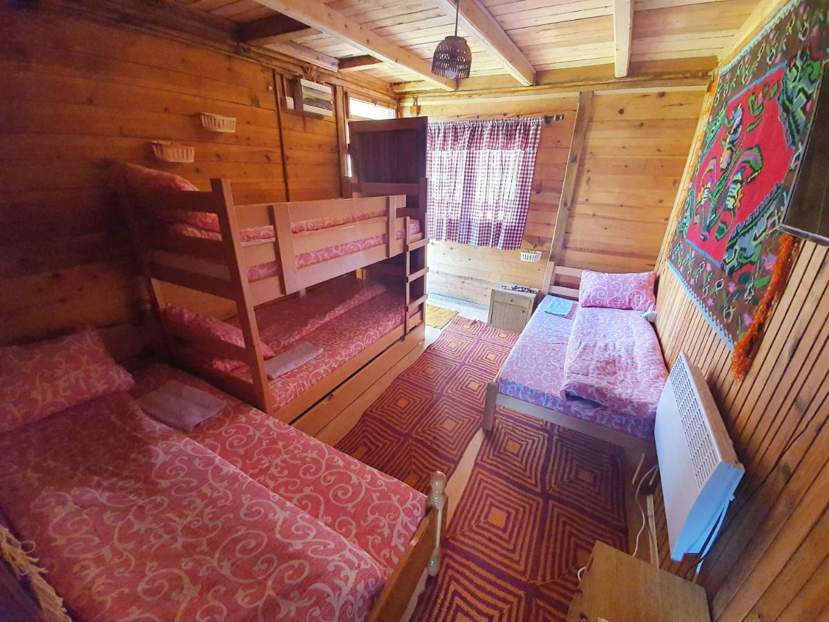 Log Cabin Uvac Nova Varos Luaran gambar