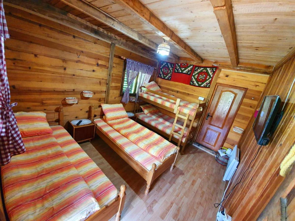 Log Cabin Uvac Nova Varos Luaran gambar
