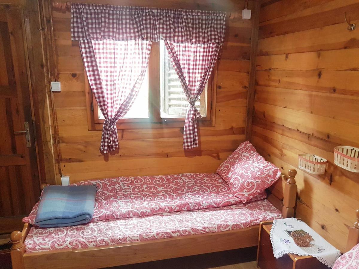 Log Cabin Uvac Nova Varos Luaran gambar